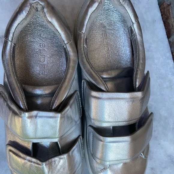J Slides Metallic Silver Platform Sneaker Women's Size 9.5 - Picture 3 of 6